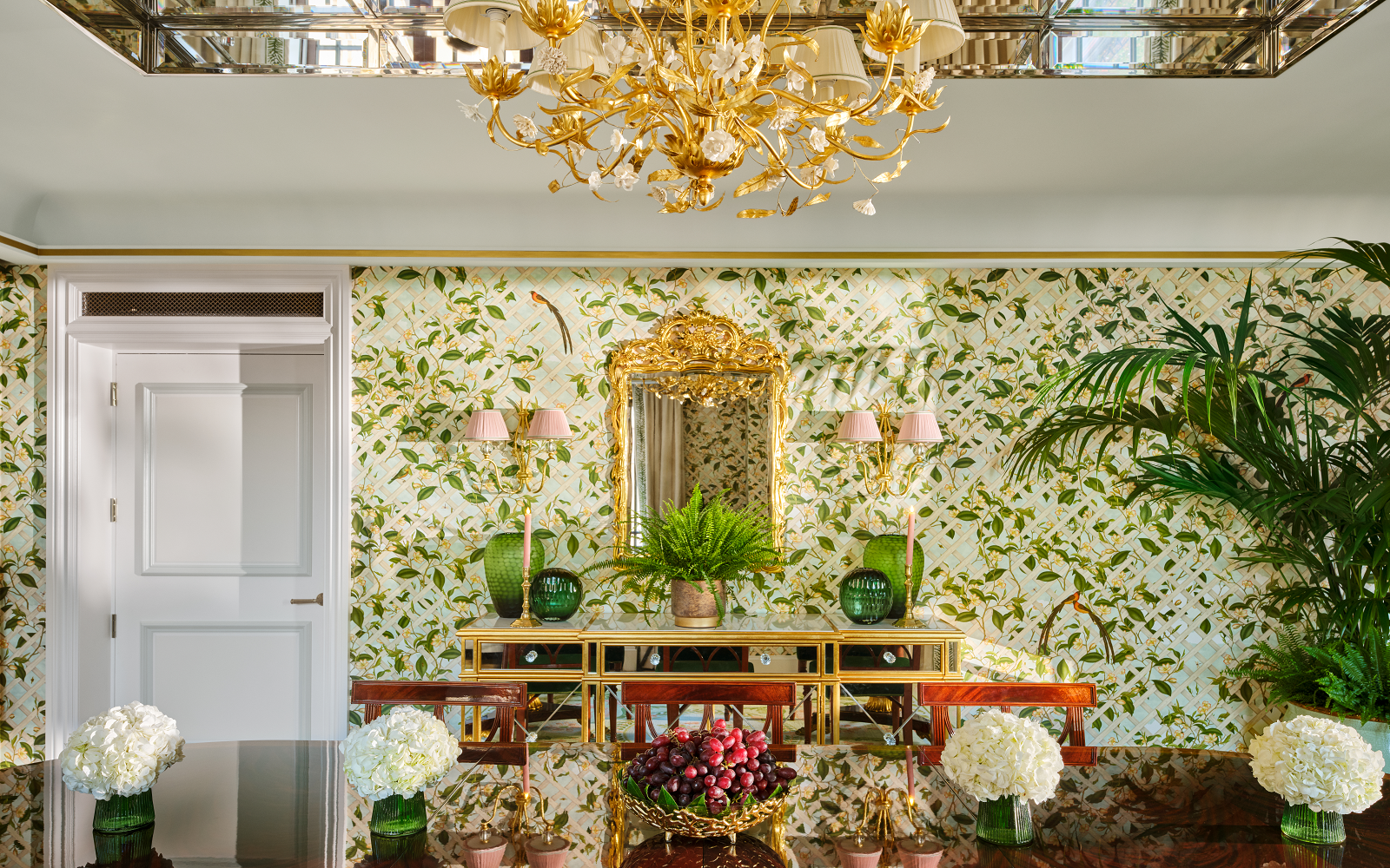 Новая страница The Dorchester — представлен Королевский люкс