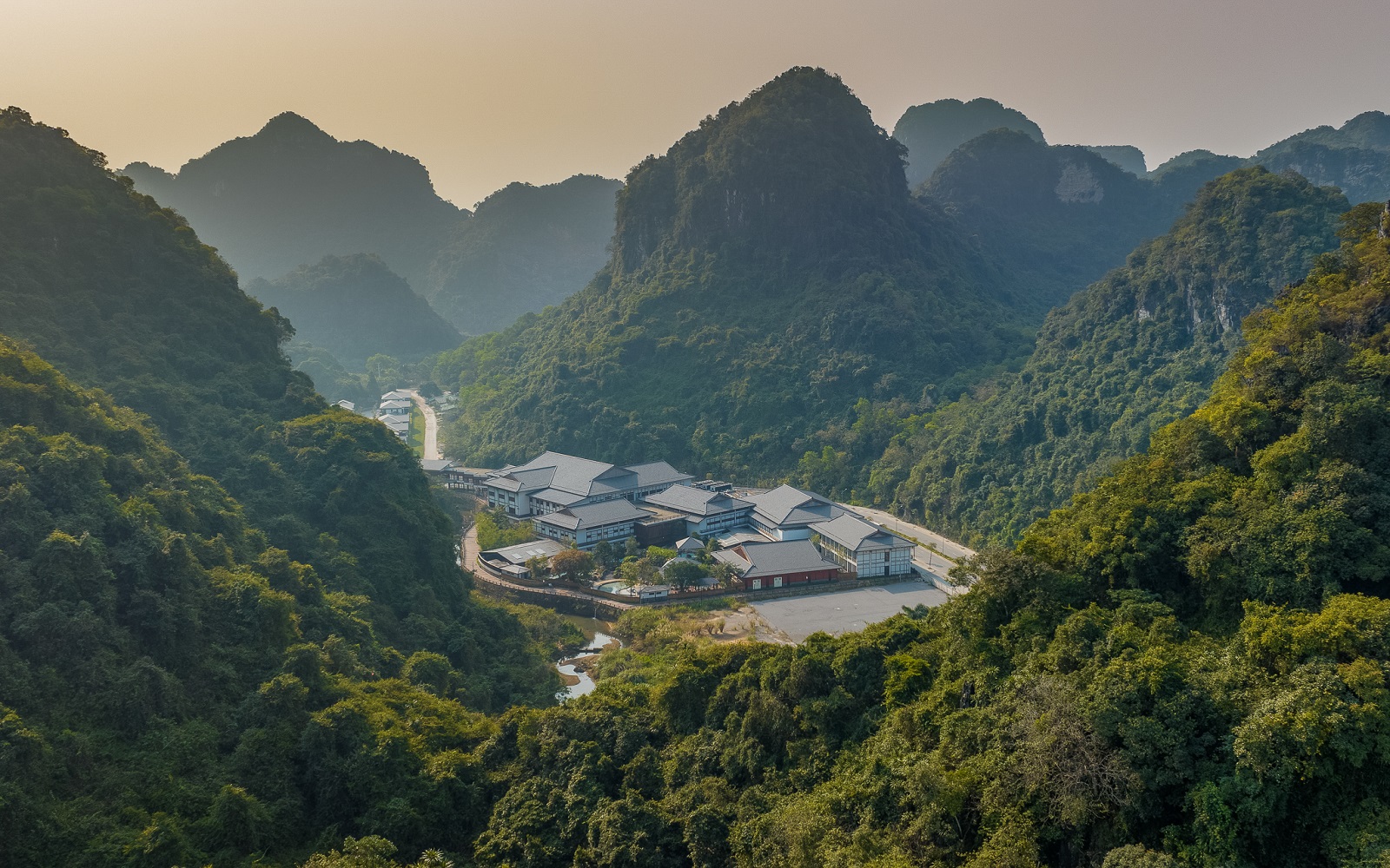 Hilton Quang Hanh Onsen Resort: японские онсэны на севере Вьетнама